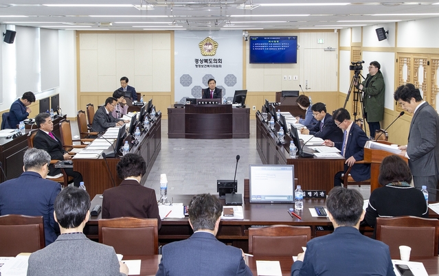 ▲ 경북도의회 행정보건복지위원회(위원장 박영서)는 제313회 임시회 기간 중 인 30일부터 소관부서에 대한 2020년도 첫 주요 업무보고를 시작으로 본격 활동에 돌입했다.ⓒ경북도의회