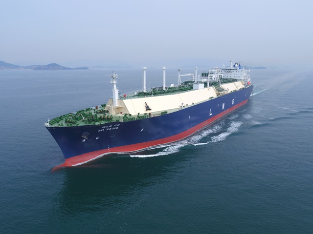 ▲ 대한해운 LNG 운반선 ‘SM EAGLE‘호의 항해 모습.ⓒ대한해운