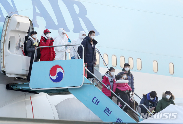 ▲ 중국 우한에 머물던 교민 368명이 31일 오전 8시께 김포공항에 도착했다. 이들 중 18명은 증상을 보여 격리됐다. ⓒ뉴시스