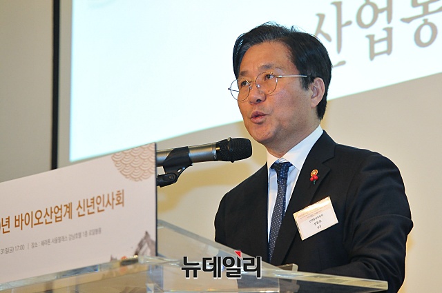 ▲ 성윤모 산업통상자원부 장관이 31일 바이오산업계 신년인사회에서 신년사를 하고 있다. ⓒ권창회 기자