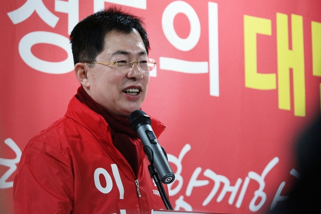 ▲ 자유한국당 이만희 의원(경북 영천시·청도군)이 지난 30일 영천에서 출마 기자회견을 갖고 21대 총선에 출마할 것이라고 밝혔다.ⓒ이 의원측