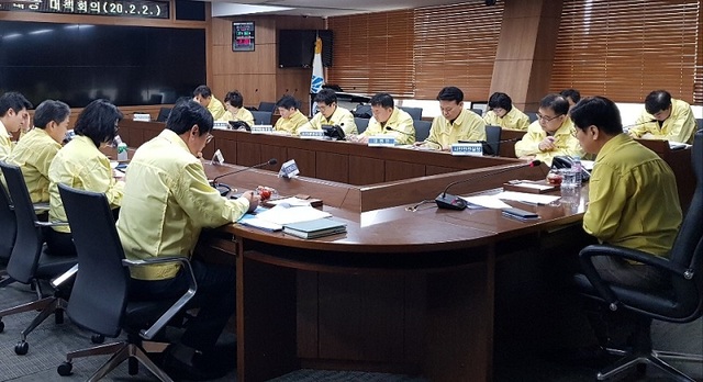 ▲ 이춘희 시장이 2일 시청에서 중국 발 신종 코로나바이러스 감염증과 관련, 대책회의를 주재하고 있다.ⓒ세종시