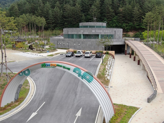 ▲ 금강송에코리움의 치유센터를 위탁운영 중인 코오롱LSI가 1월 한 달 휴장 후 올해 2월부터 개장한다.ⓒ울진군