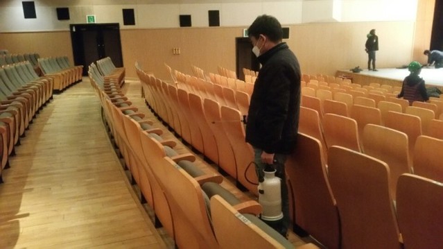 ▲ 마포아트센터 아트홀맥 방역 모습.ⓒ마포문화재단