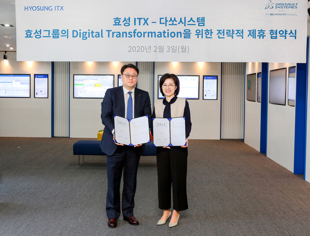 ▲ 효성ITX는 3일 서울 강남구에 소재한 다쏘시스템 본사에서 다쏘시스템과 전략적 제휴 협약식을 체결했다. 다쏘시스템 프로페셔날 솔루션즈 사업본부 김화정 본부장(왼쪽), 효성ITX Smart Factory사업부문 탁정미 상무(오른쪽).ⓒ효성