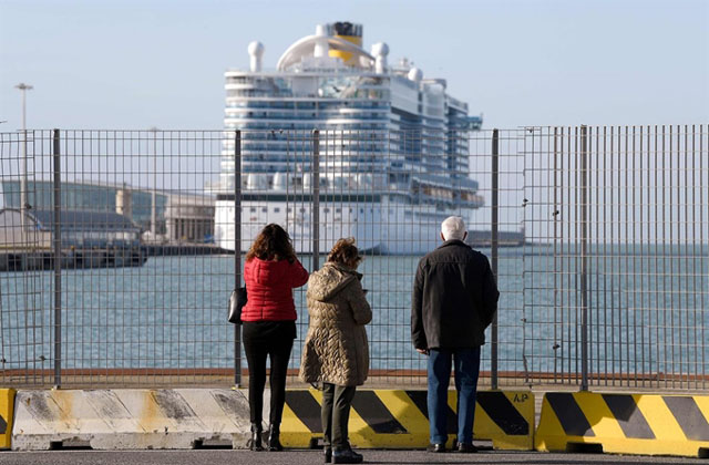 ▲ 지난 1월 30일(현지시간) 이탈리아에서 발이 묶였던 크루즈선 '코스타 스메랄다'호. ⓒ연합 AFP. 무단전재 및 재배포 금지.