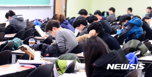 ▲ 4일 교육계에 따르면, 2020년 법원직 공무원 시험은 오는 22일, 서울시 공무원 시험은 3월 21일, 국가직 9급 공무원 시험은 3월 28일 각각 실시한다. ⓒ뉴시스