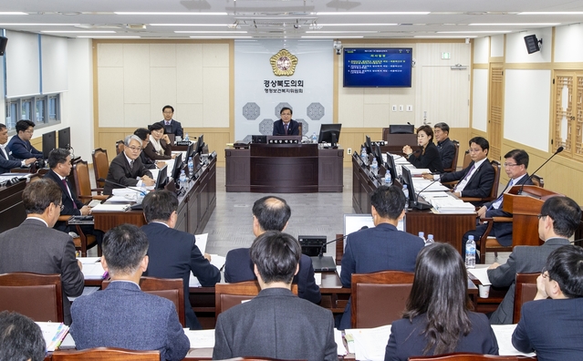 ▲ 행정보건복지위는 지난 1월 4일 상임위 회의를 열고 소관 부서로부터 2020년도 업무보고 청취를 시작했다.ⓒ경북도의회