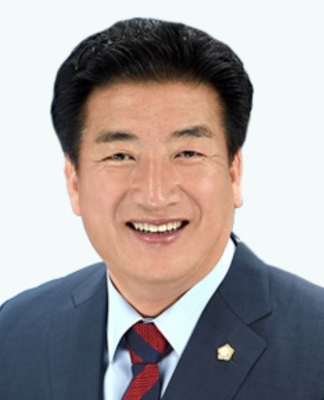 ▲ 박창석(군위) 경북도의회 통합공항이전특별위원장이 5일 도의회 제313회 임시회 본회의  5분자유발언을 통해 위원장직을 사퇴하면서 통합신공항 이전 과정에 날을 세웠다.ⓒ경북도의회