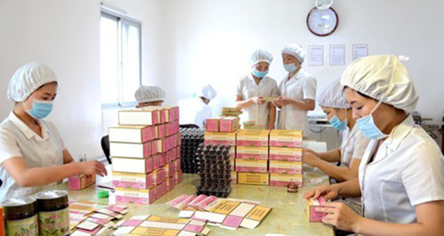 ▲ 북한 선전매체에 나온 평양 인근 제약공장. 여기서 만들어진 약품들은 일반 주민들에게 가지 않는다. ⓒ연합뉴스. 무단전재 및 재배포 금지.