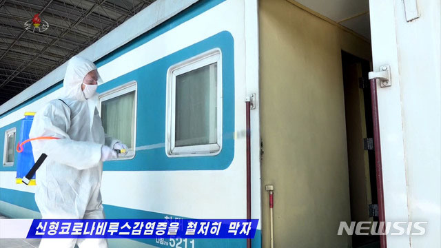 ▲ 북한은 선전매체를 통해 곳곳에서 방역작업을 한다고 주장하지만 군부대 등에서는 방역이 전혀 이뤄지지 않고 있다는 소식이 나온다. ⓒ뉴시스. 무단전재 및 재배포 금지.