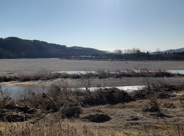 ▲ 영덕군(군수 이희진)이 군민들이 일상속에서 안전하고 건강한 하천을 공유할 수 있도록 선제적인 하천 하상정비사업을 추진한다.ⓒ영덕군
