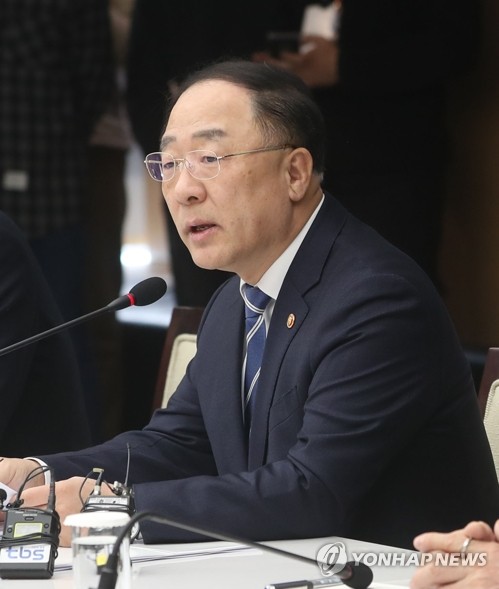 ▲ 홍남기 경제부총리 겸 기획재정부 장관이 7일 중구 대한상공회의소에서 열린 신종 코로나바이러스 대응 관련 기업인 간담회에서 인사말을 하고 있다.ⓒ연합뉴스