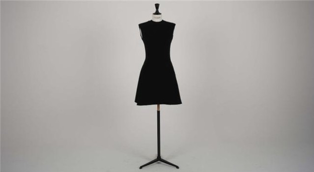 ▲ 조아라 디자이너가 출시한 '리틀 블랙 드레스'.ⓒ아크