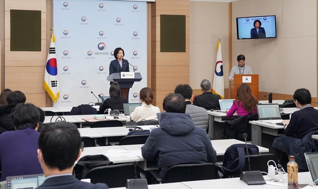 ▲ 박영선 장관이 코로나 바이러스 확산에 따른 마스크 수급 안정화 대책을 발표하고 있다 ⓒ뉴데일리 DB