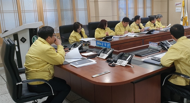 ▲ 군위군은 11일 신종 코로나바이러스 감염증의 대응을 위한 안전관리체계 강화에 적극 나선다.ⓒ군위군