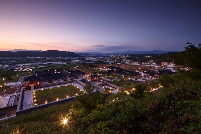 ▲ 영천한의마을 야경 전경.ⓒ영천시