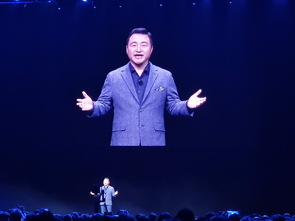 ▲ 노태문 삼성전자 무선사업부장(사장)이 현지시간(11일) 미국 샌프란시스코 팰리스 오브 파인 아트(Palace of Fine Arts)에서 열린 '갤럭시S20 언팩행사'에서 발표하고 있는 모습.ⓒ뉴데일리DB