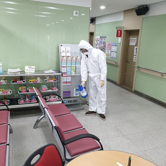 ▲ 영양군(군수 오도창)은 신종 CV감염증 위기경보가 ‘경계’ 단계로 상향 되면서 감염병 확산 방지를 위해 방역소독을 강화한다.ⓒ영양군