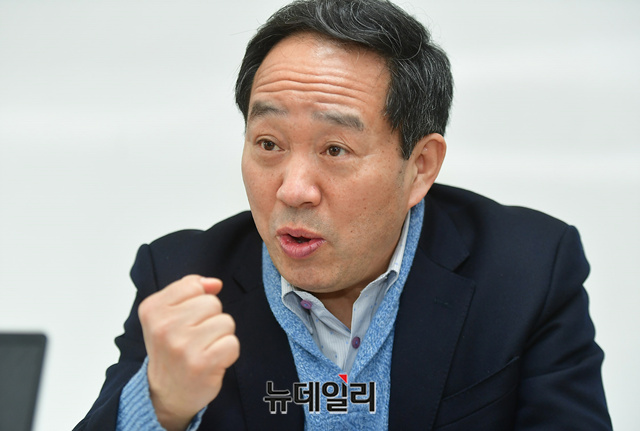 ▲ 강승규 자유한국당 서울시당 홍보위원장이 뉴데일리 본사에서 인터뷰를 진행하고 있다. ⓒ정상윤 기자