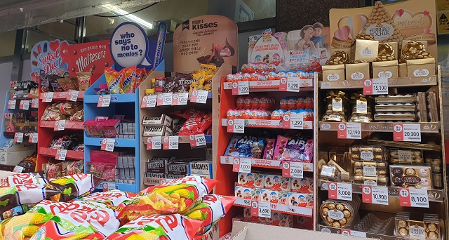 ▲ 서울 한 기업형수퍼마켓 앞 밸런타인데이 매대. ⓒ임소현 기자