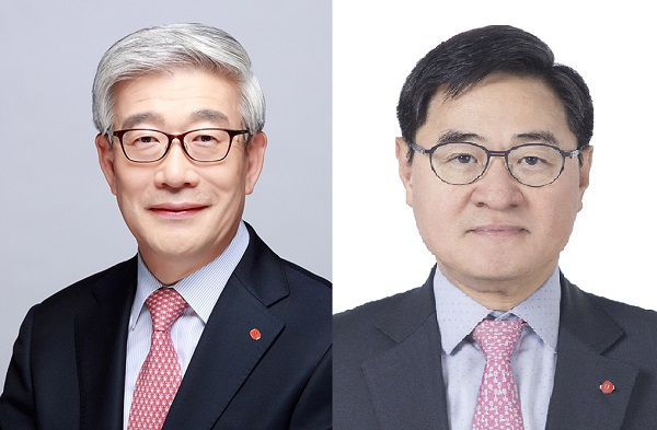 ▲ 송용덕 롯데지주 부회장(왼쪽)과 이봉철 호텔·서비스 BU장. ⓒ롯데