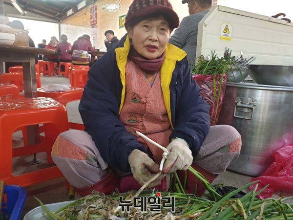 ▲ 상당산성  ‘느티나무집’ 식당 주인 김금례 씨.ⓒ박근주 기자