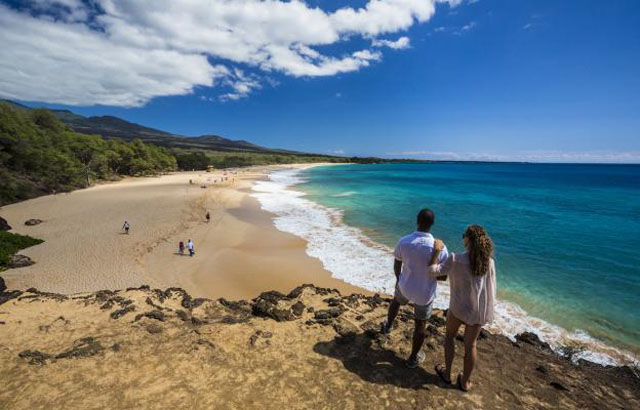 ▲ 하와이 주당국은 15일까지 조사결과 우한폐렴 확진판정을 받은 일본인 부부와 접촉한 주민이 없다고 파악되자 여유로운 모습이다. 사진은 마우이 섬의 해변. ⓒ하와이 관광청 공개사진.