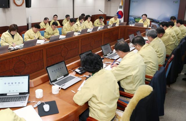 ▲ 한범덕 충북 청주시장이 17일 주간업무 보고회를 주재하고 있다.ⓒ청주시