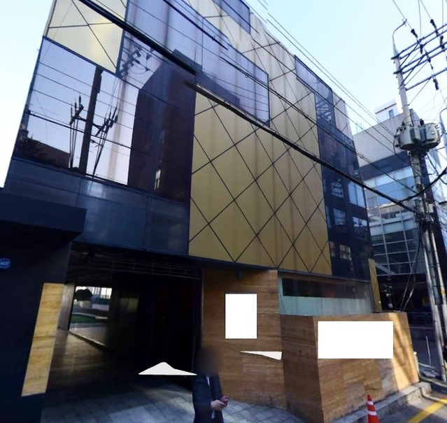 ▲ 유명 배우 A씨가 친동생 이름으로 프로포폴을 상습 투약한 정황이 포착된 서울 강남구 신사동 소재 성형외과 건물 전경. ⓒ네이버 지도 화면 캡처