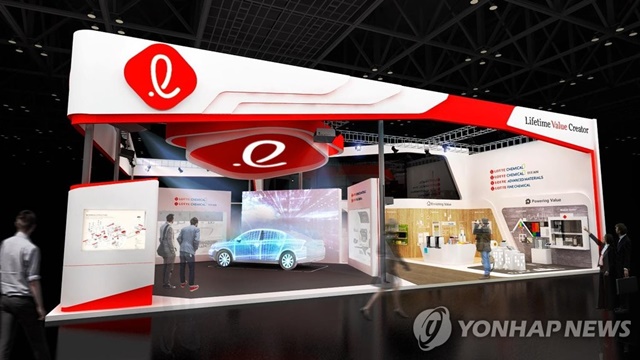 ▲ 2018년 롯데케미칼 등 롯데그룹 화학 계열사들이 참가한 '차이나 플라스 2018' 당시 부스 조감도. ⓒ연합뉴스