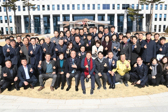 ▲ 장세용 구미시장을 비롯한 구미시청 과장급 이상 간부공무원 60여명이 18일 오전 경북도청을 찾아 경북도정 노하우를 배워갔다.ⓒ경북도