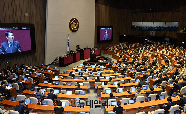 18일 국회 본회의장에서 더불어민주당 이인영 원내대표가 교섭단체 대표연설을 하고 있다.ⓒ뉴데일리 박성원 사진기자