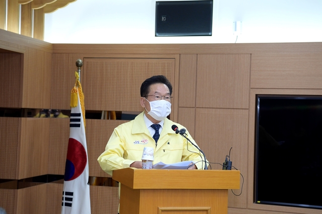 ▲ 최기문 영천시장이 19일 오전 재난안전대책본부 회의를 열어 총력대응 방안을 확인 점검했다.ⓒ영천시