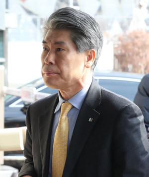 ▲ 윤종원 기업은행장이 19일 서울 중구 달개비에서 열린 국책은행의 '명예퇴직' 문제 관련 노사정 간담회에 참석하고 있다.ⓒ연합뉴스