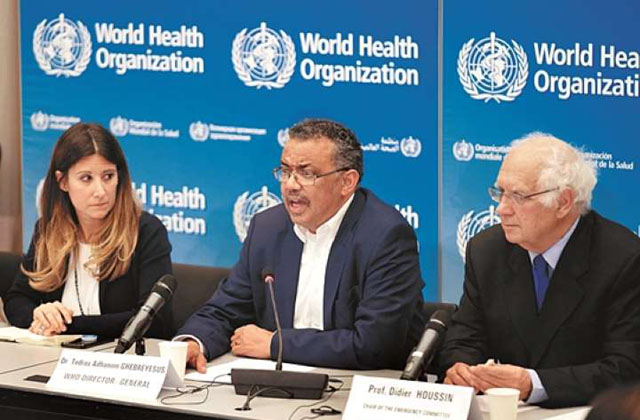 ▲ 테드로스 아드하놈 게브레예수스 세계보건기구 사무총장이 관계자들과 함께 브리핑을 하는 모습. ⓒ연합뉴스. 무단전재 및 재배포 금지.