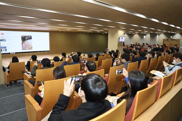 ▲ 경북도가 19일 도청 다목절홀에서 도 소속 공무원 및 사업소, 출자·출연기관 직원들이 참가한 가운데 직원 크리에이터 발굴 및 유튜브 역량강화에 나섰다.ⓒ경북도