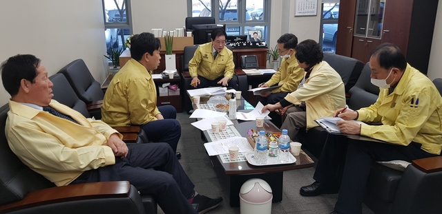 ▲ 경북도의회 교육위원회(위원장 곽경호)는 20일 교육위원장실에서 경상북도교육청 감염병 확산방지 추진현황을 보고받고 대응 상황을 점검했다.ⓒ경북도의회