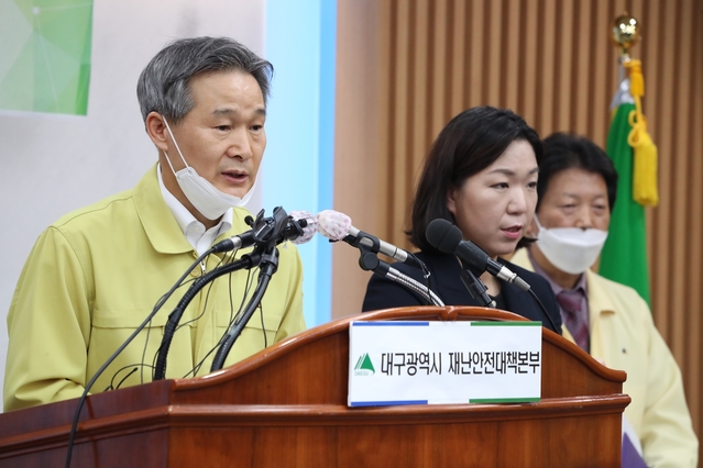 ▲ 채홍호 대구시 행정부시장이 22일 시청에서 코로나19 관련 브리핑을 하고 있다.ⓒ대구시