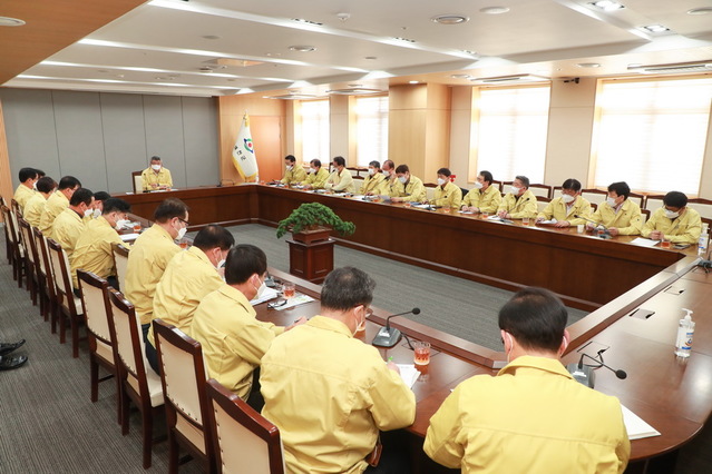 ▲ 예천군(군수 김학동)은 지역에서도 코로나19 확진자가 발생하면서 모든 행정력을 동원해 코로나19 차단에 총력 대응하고 있다.ⓒ예천군