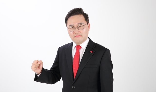 ▲ 홍석준 미래통합당 국회의원 예비후보가 23일 대구·경북 총선 예비후보 공동으로 중앙정부에 코로나19 대책마련을 촉구하자고 제안했다.ⓒ홍 예비후보 측