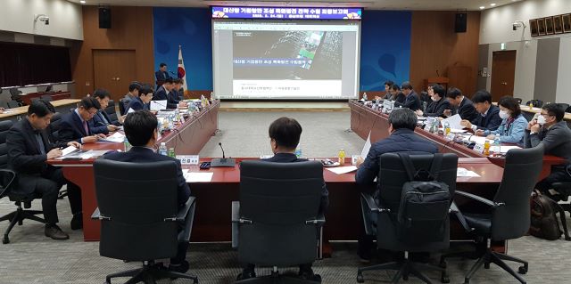 ▲ 충남도가 24일 도청 대회의실에서 ‘대산항 거점 항만 조성 특화 발전 수립 연구용역’ 최종보고회를 가졌다.ⓒ충남도