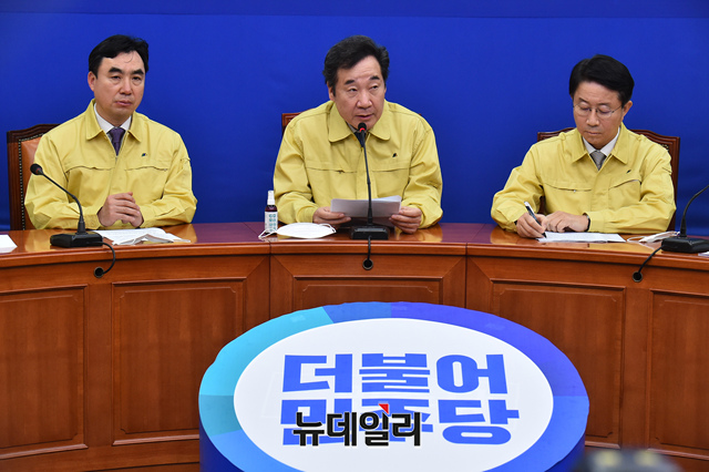▲ 이낙연 더불어민주당 코로나대책특위원장이 24일 오후 국회에서 열린 기자회견에서 모두발언을 하고 있다.
ⓒ이종현 기자