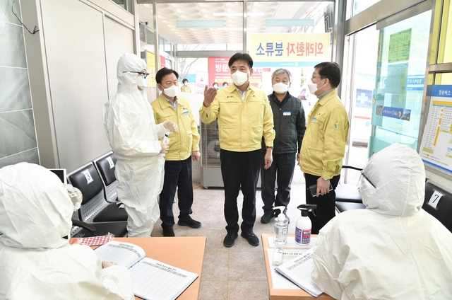 ▲ 청송군(군수 윤경희)은 지난 24일 지역에서 첫 코로나19 확진자가 발생하면서 특단조치 시행에 들어갔다.ⓒ청송군