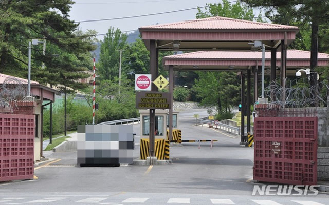 ▲ 경북 칠곡군 왜관에 있는 캠프 캐롤 출입문. ⓒ뉴시스. 무단전재 및 재배포 금지.