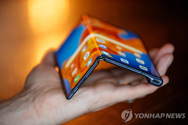▲ 화웨이가 25일 공개한 폴더블 스마트폰 메이트 Xs.ⓒ연합뉴스