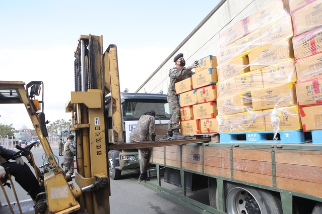 ▲ 2작전사령부는 “정부 중앙재난안전대책본부의 조치와 더불어 부대도 장병의 안전을 최우선으로 확보한 가운데 코로나19 확산 방지 및 지역의 어려움을 해소하기 위한 노력을 계속해 나가겠다”고 밝혔다.ⓒ제2작전사령부