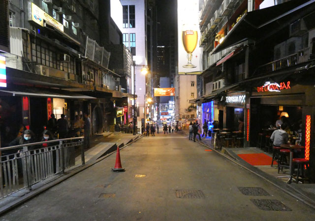▲ 25일 시내 유흥가 란콰이퐁 ( 蘭桂坊)의 저녁 모습. 평소와 달리 한산하다.ⓒ허동혁