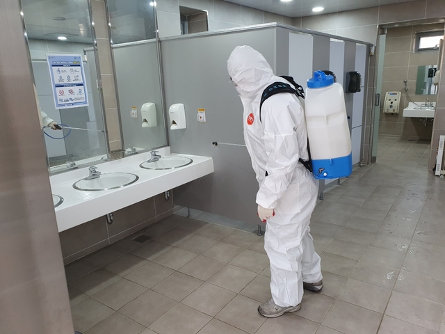 ▲ 김천시가 코로나19 확산 방지를 위해 관내 공원, 수도산자연휴양림, 물소리생태숲 등에 자체 방역을 강화한다.ⓒ김천시