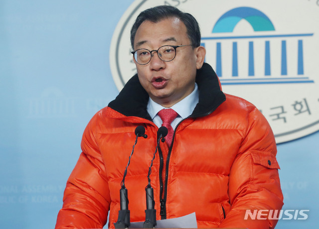 ▲ 이정현 무소속 의원이 1일 서울 여의도 국회에서 제21대 총선 영등포을 출마선언을 하고 있다. ⓒ뉴시스